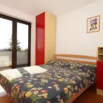 Apartments With A Parking Space Umag - 7171